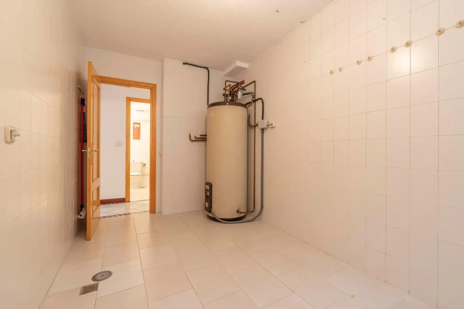 Casa aparellada amb piscina en venda a Avenida Europa, imagen 61