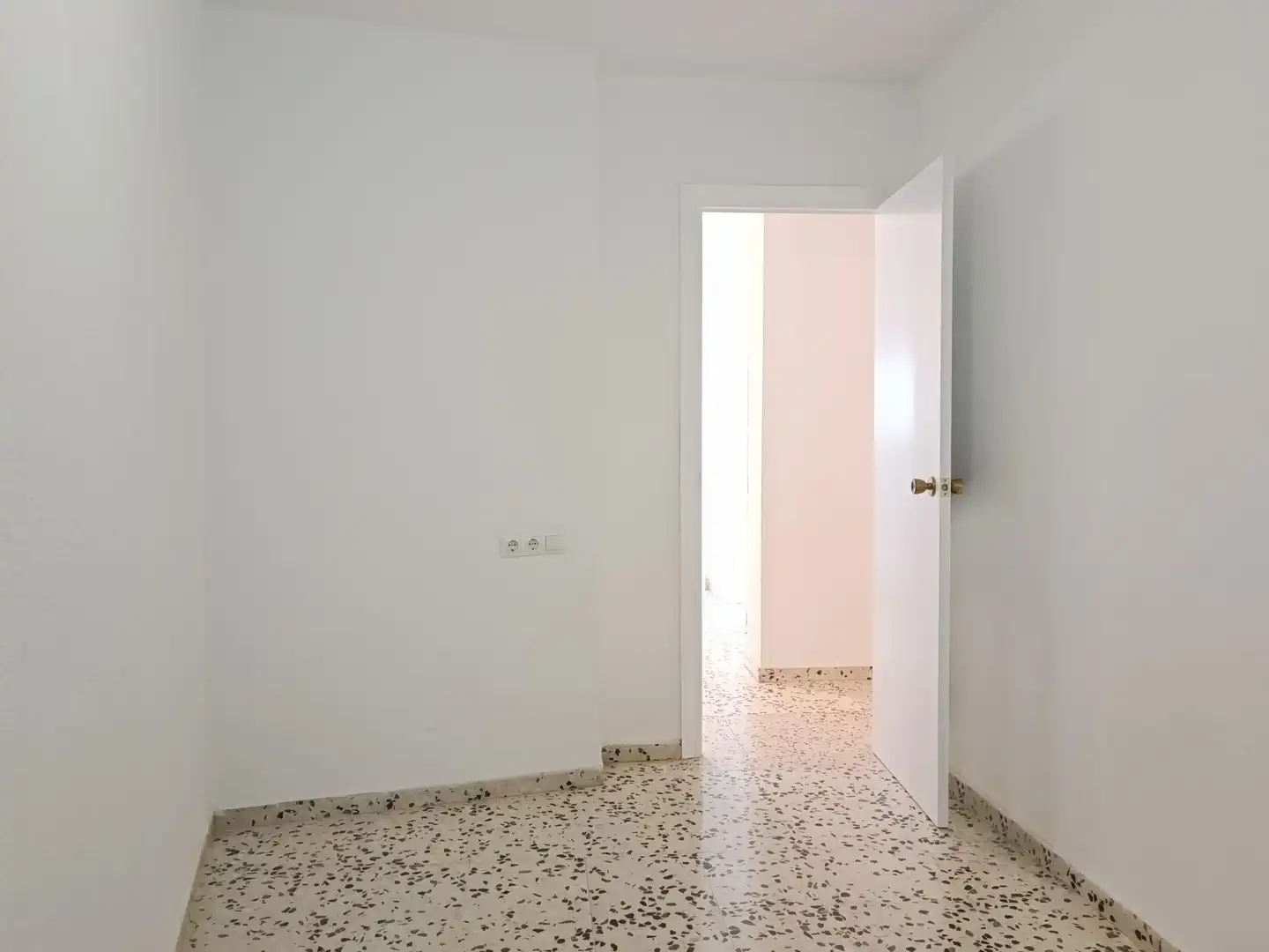 Wohnung zum Verkauf in Tarragona mit Klimaanlage, Heizung und Terrasse