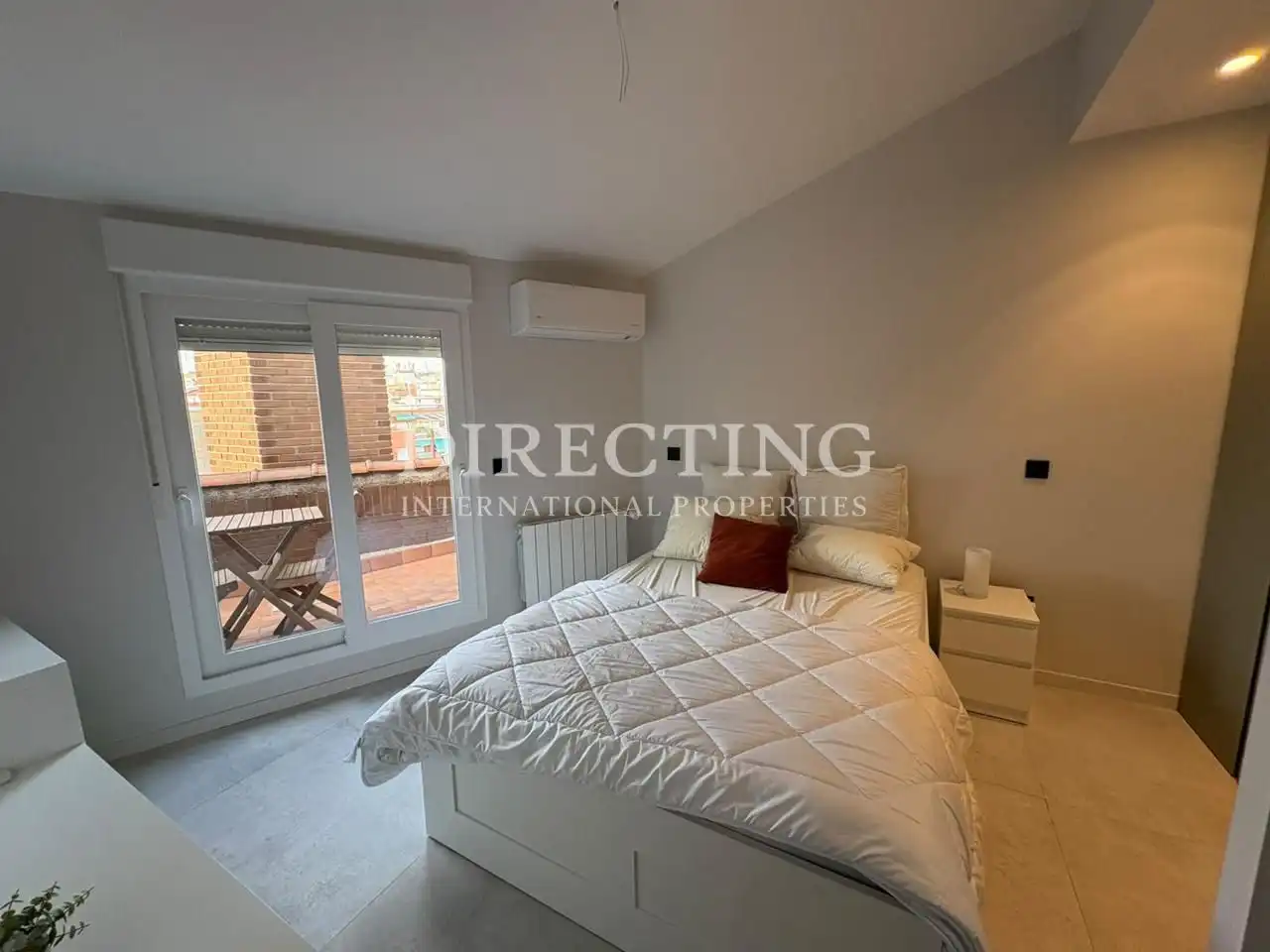Bedroom of Attic for rent in Barrio de Salamanca