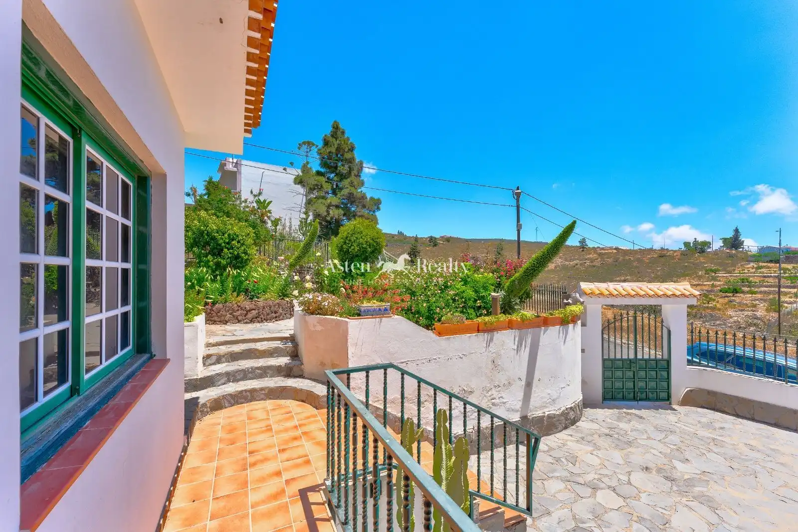 Vista exterior de Casa o xalet en venda en Adeje amb Terrassa, Traster i Moblat