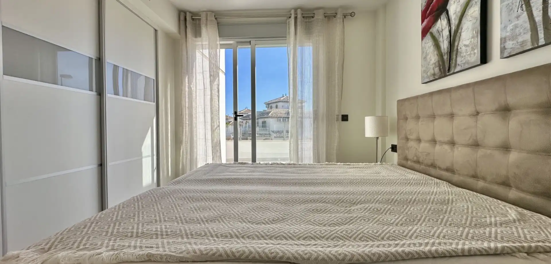 Dormitori de Casa o xalet en venda en Orihuela amb Aire condicionat, Jardí privat i Terrassa