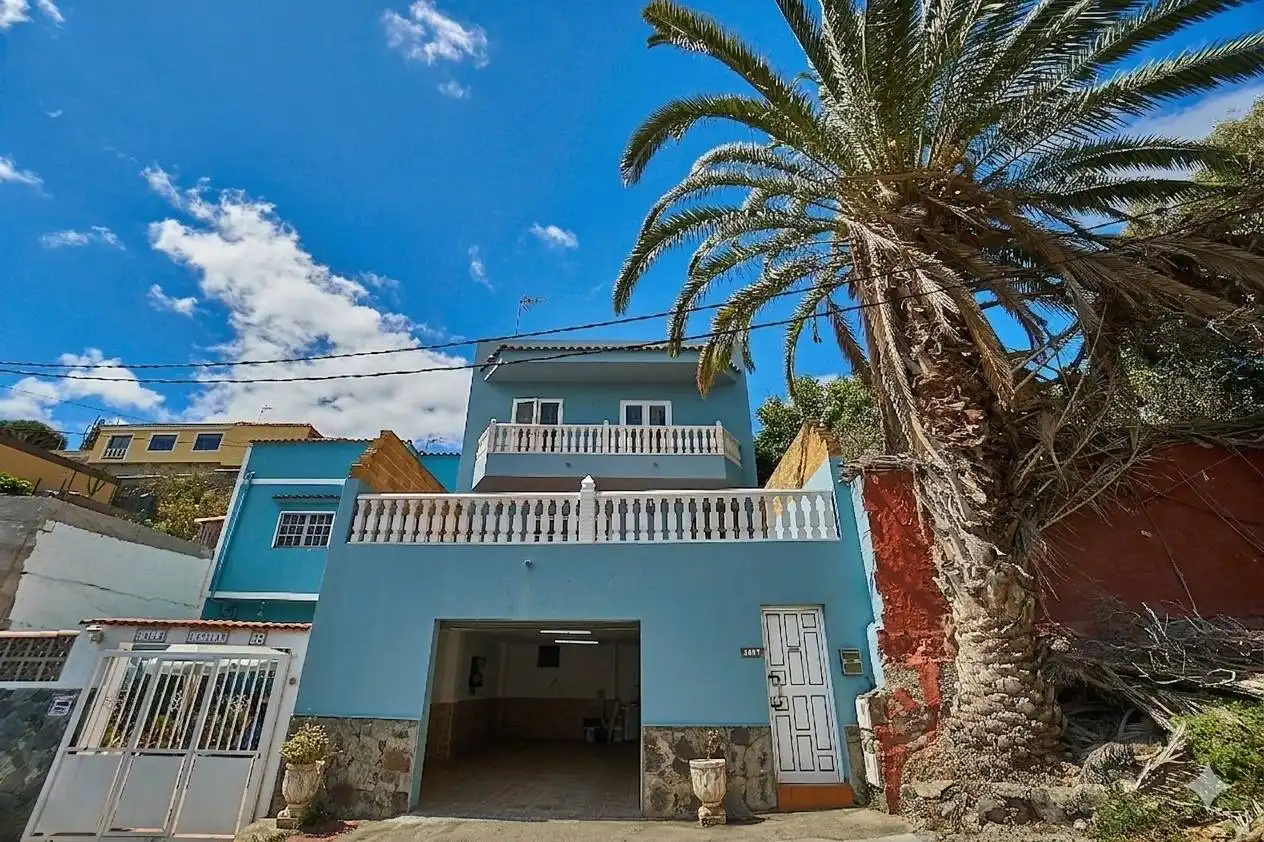 Vista exterior de Casa adosada en venda en Las Palmas de Gran Canaria amb Jardí privat, Terrassa i Traster