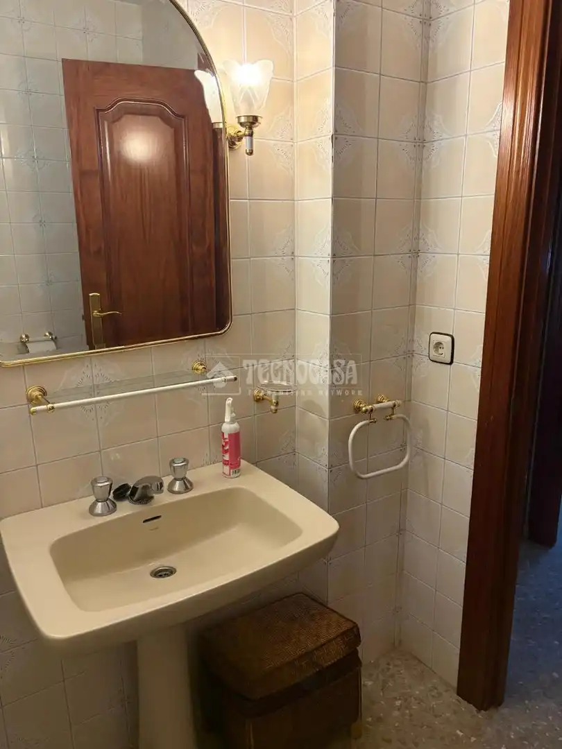 Bathroom of Flat for sale in Sevilla  with Terrace