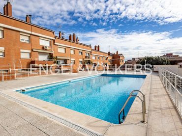 Adosado con balcón en venta en Vinyets - Molí Vell