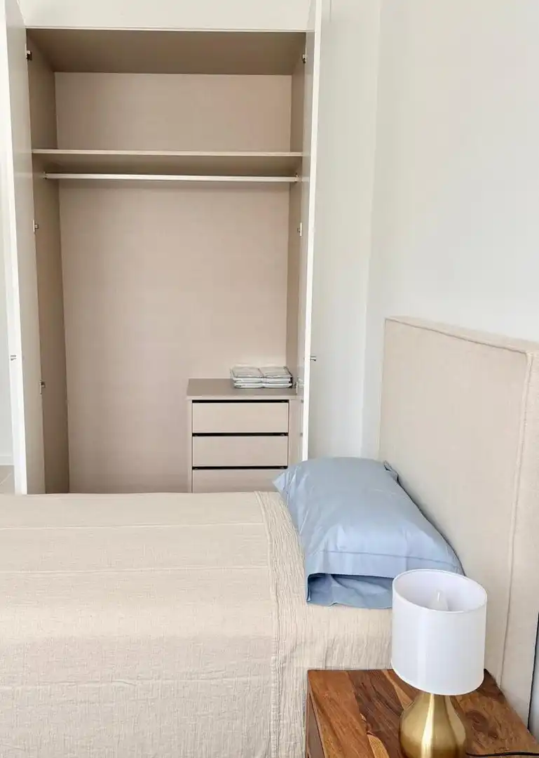 Dormitori de Apartament de lloguer en Estepona amb Aire condicionat, Calefacció i Terrassa