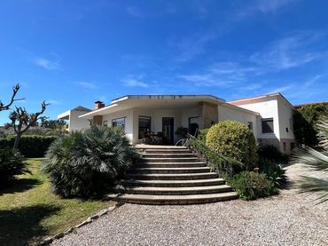 Chalet con jardín en venta en Calle ACAPULCO 11