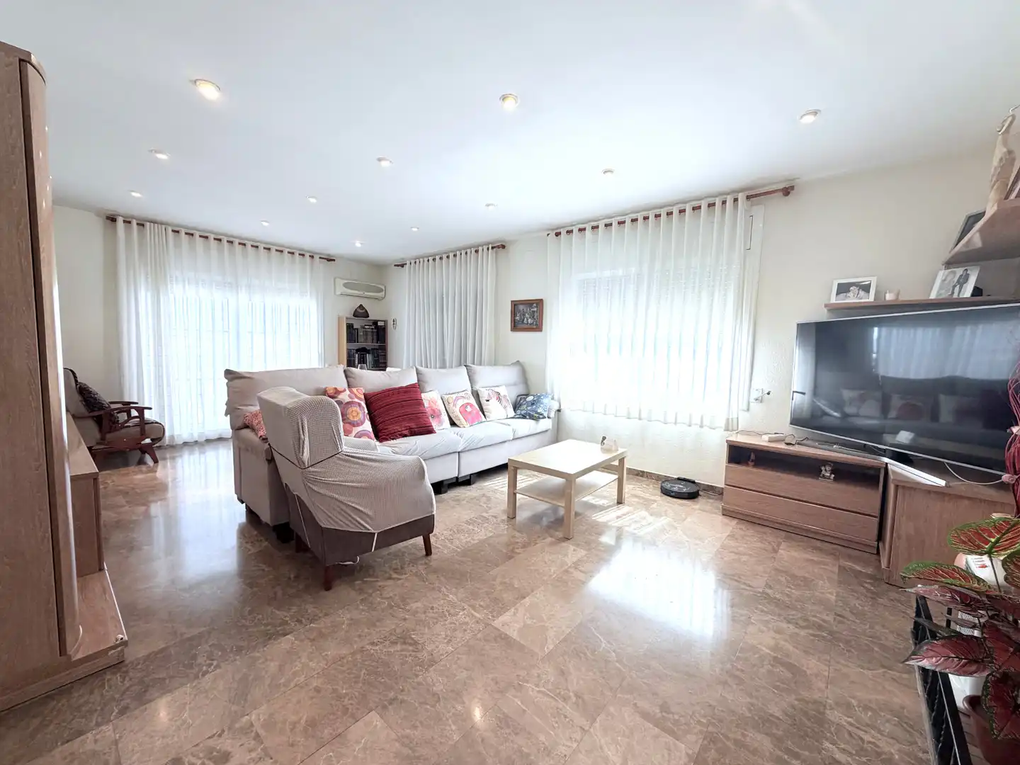 Living room of Houses for sale in Terrassa  with Air Conditioner, Heating and Private garden