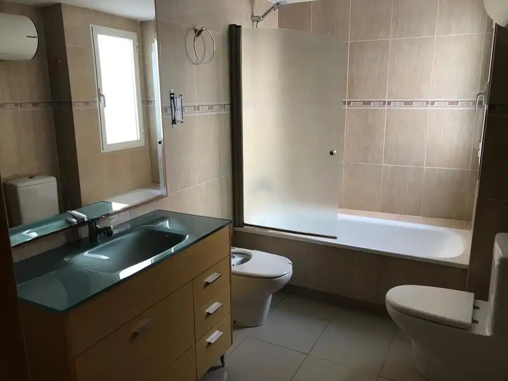 Flat for rent in Carrer de Pere Cabanes, 56, Torrefiel