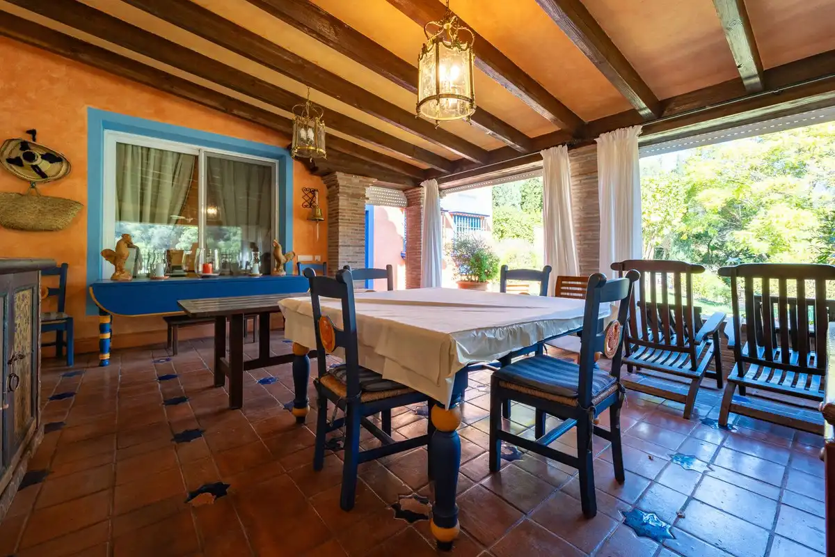 Comedor de Apartamento de alquiler en Benahavís con Aire acondicionado, Jardín privado y Terraza