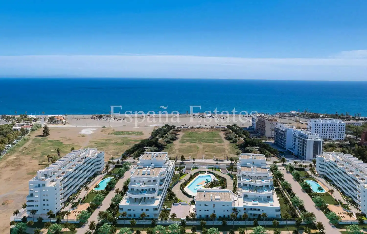 Vista exterior de Apartamento en venta en Vélez-Málaga con Piscina, Amueblado y Internet