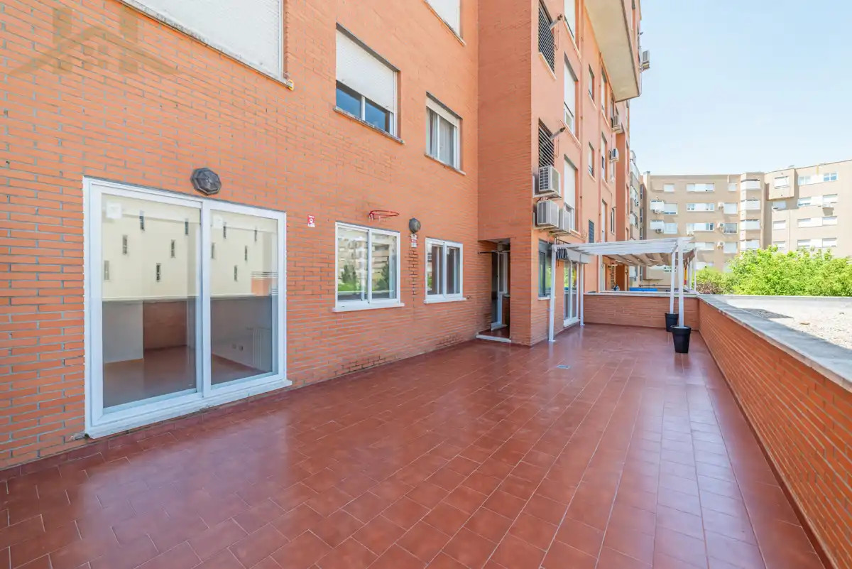 Außenansicht von Wohnung zum Verkauf in Valdemoro mit Klimaanlage, Heizung und Parkett