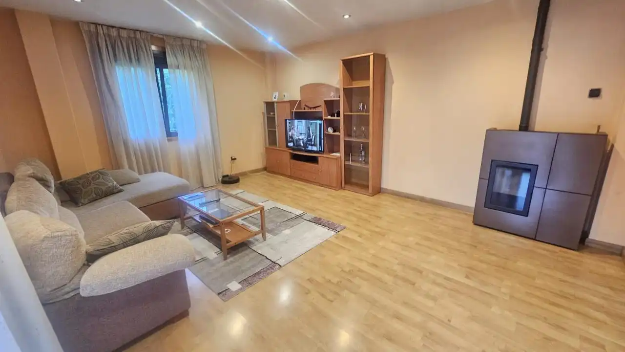 Villa con giardino in affitto a Mos, imagen 5