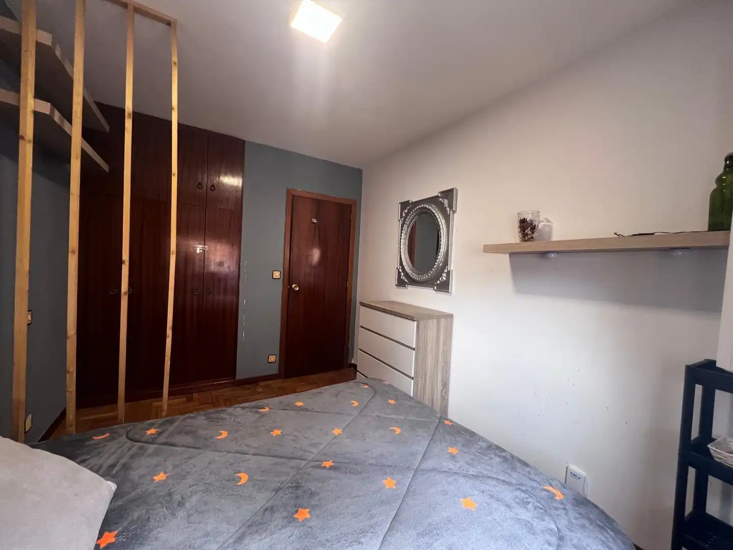 Habitación de Piso de alquiler en Oviedo  con Calefacción y Amueblado
