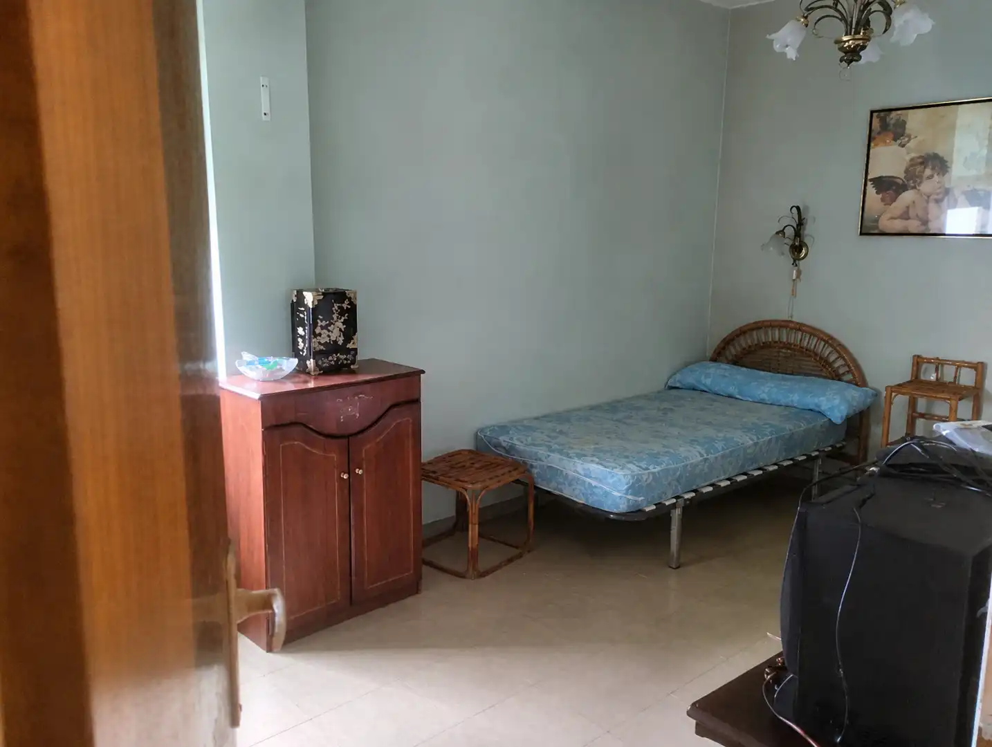 Habitación de Piso en venta en Cabanas con Terraza y Amueblado