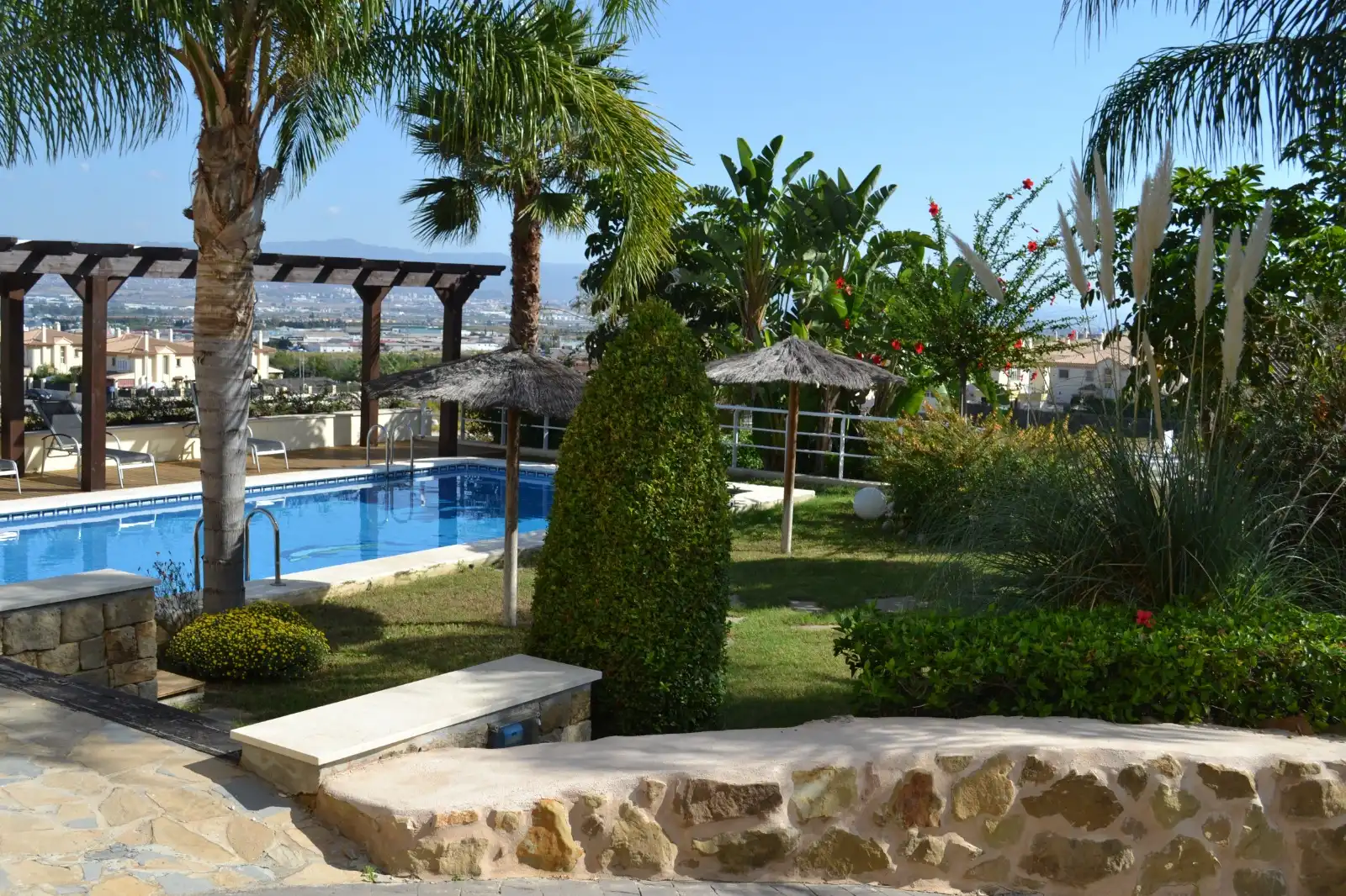 Piscina de Casa o xalet en venda en Alhaurín de la Torre amb Aire condicionat, Calefacció i Jardí privat