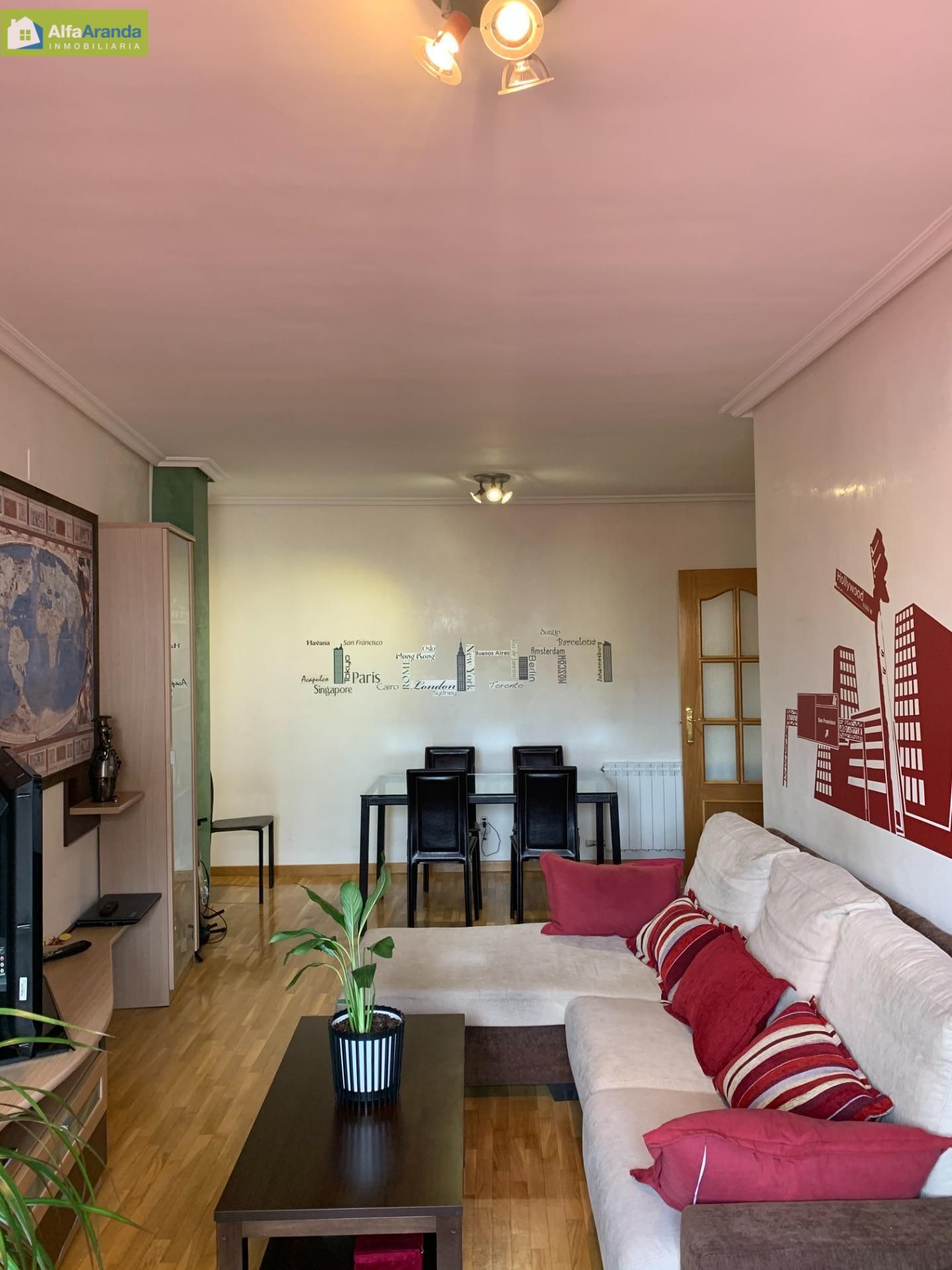 Living room of Flat for sale in Aranda de Duero  with Parquet flooring, Storage room and Balcony