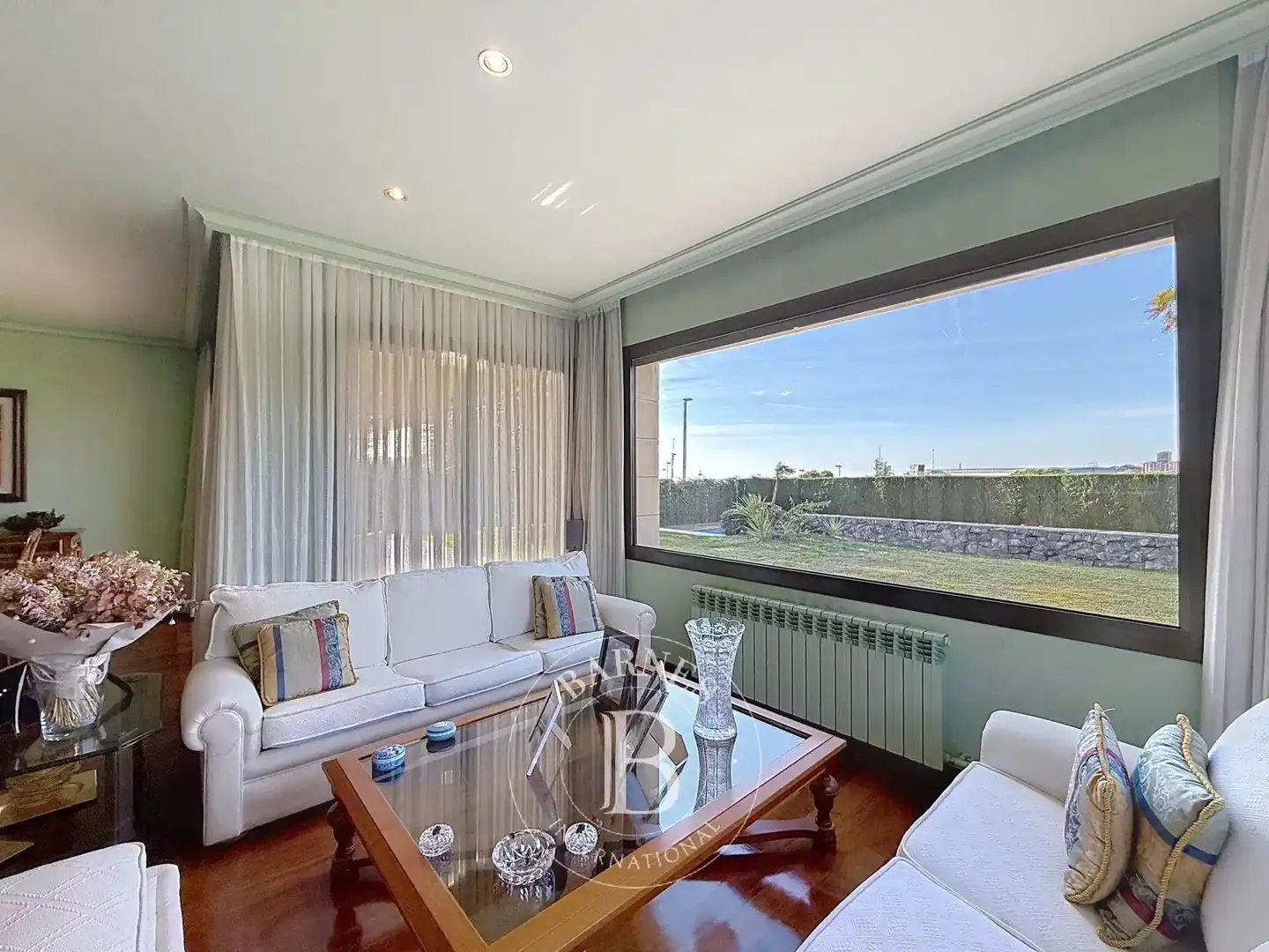 Sala de estar de Casa o chalet en venta en Alella con Aire acondicionado, Calefacción y Jardín privado