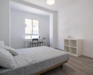 Dormitori de Apartament per a compartir en  Valencia Capital amb Moblat, Forn i Rentadora