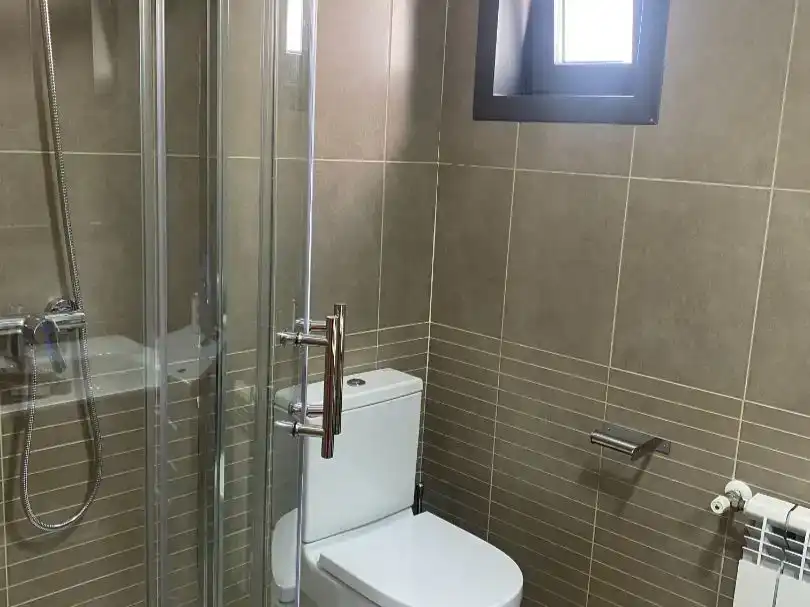 Bathroom of Flat for rent in Vigo   with Parquet flooring, Storage room and Furnished