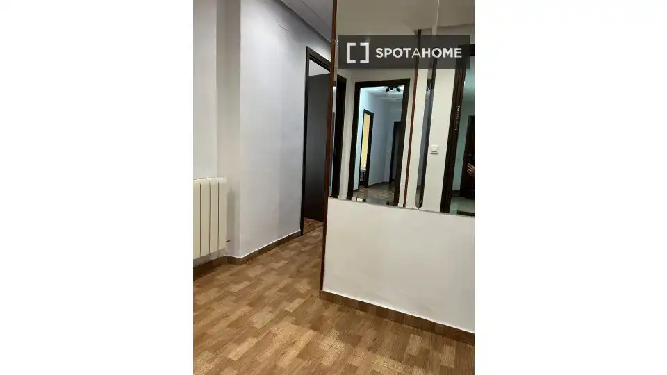 Habitación de Piso de alquiler en Alcalá de Henares con Aire acondicionado, Calefacción y Amueblado
