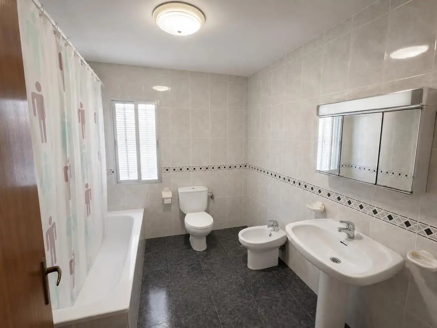 Bany de Casa o xalet en venda en Alcalá la Real amb Calefacció, Jardí privat i Terrassa