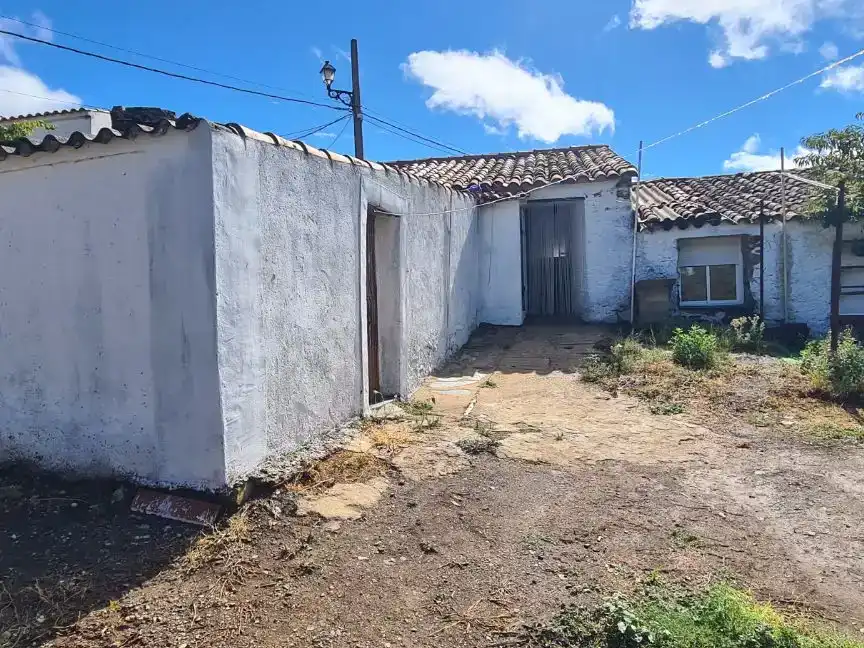 Vista exterior de Planta baixa en venda en Valencia de Alcántara amb Aire condicionat