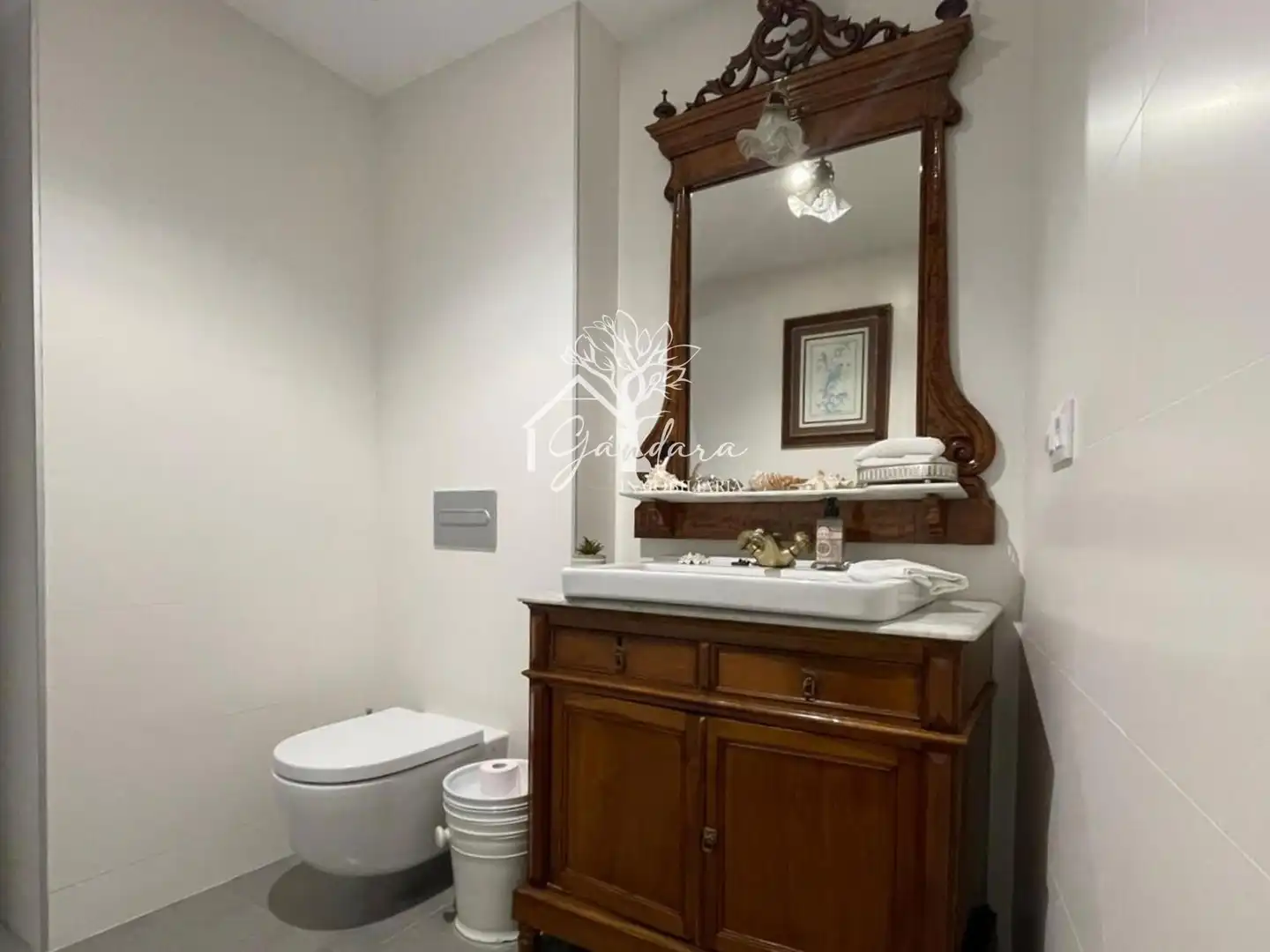 Badezimmer von Wohnung zum Verkauf in Ares mit Heizung, Terrasse und Ofen