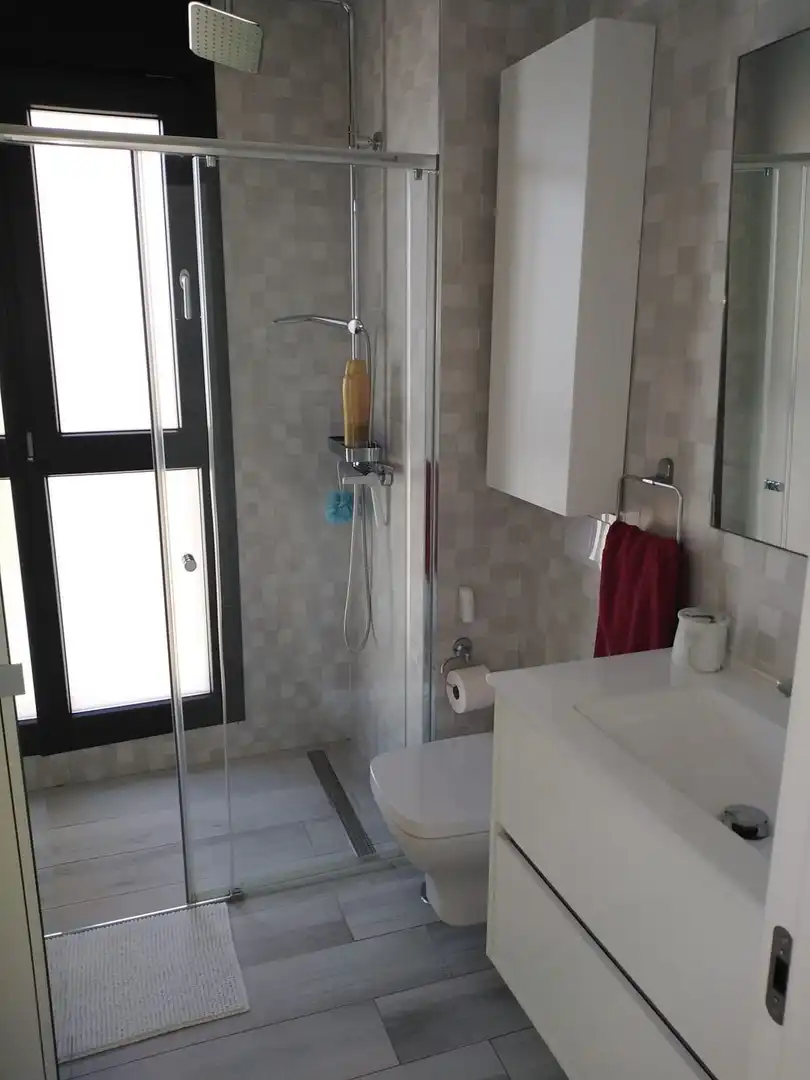 Bany de Casa o xalet en venda en Orihuela amb Aire condicionat, Terrassa i Piscina