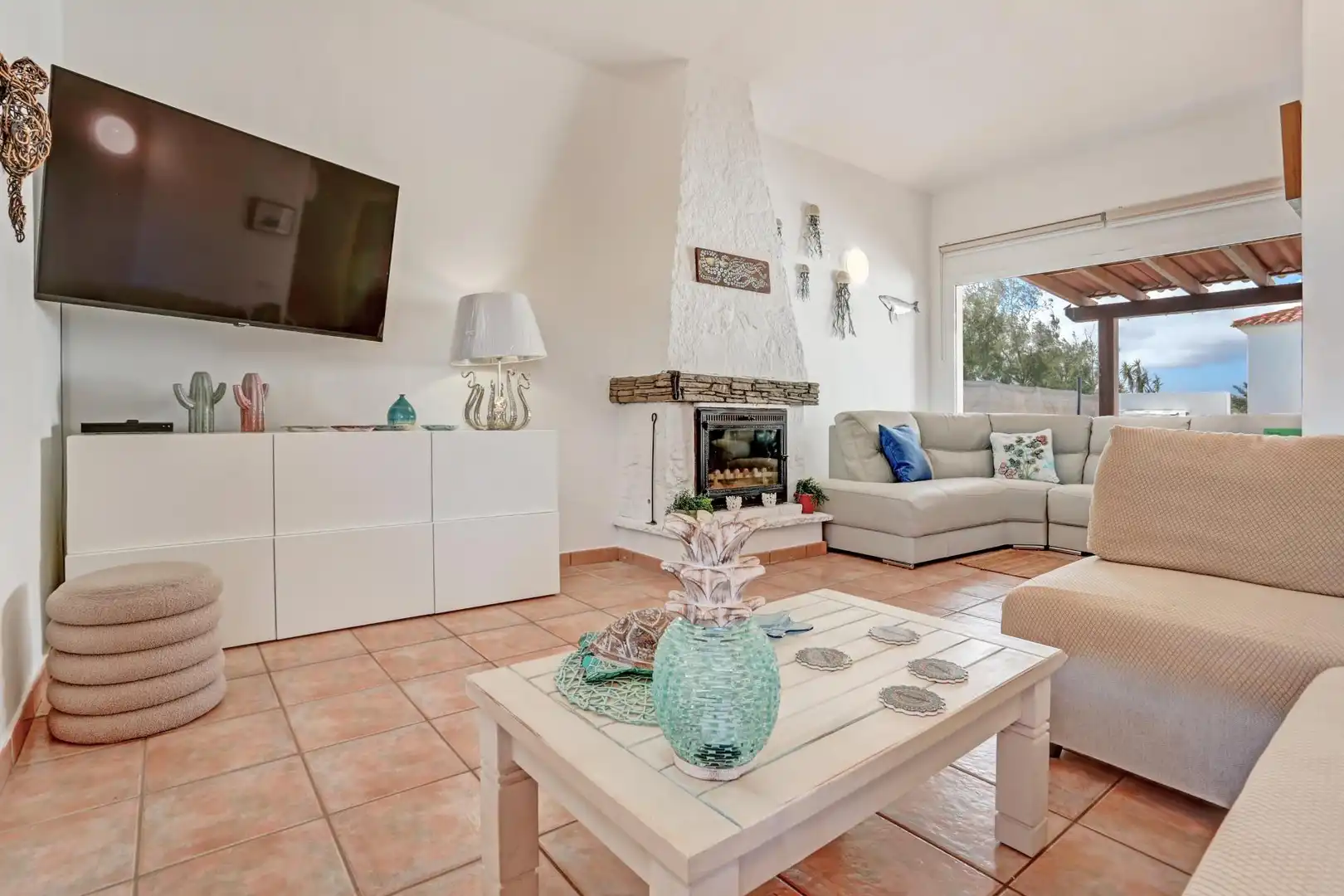 Sala d'estar de Casa o xalet en venda en La Oliva amb Jardí privat, Terrassa i Traster