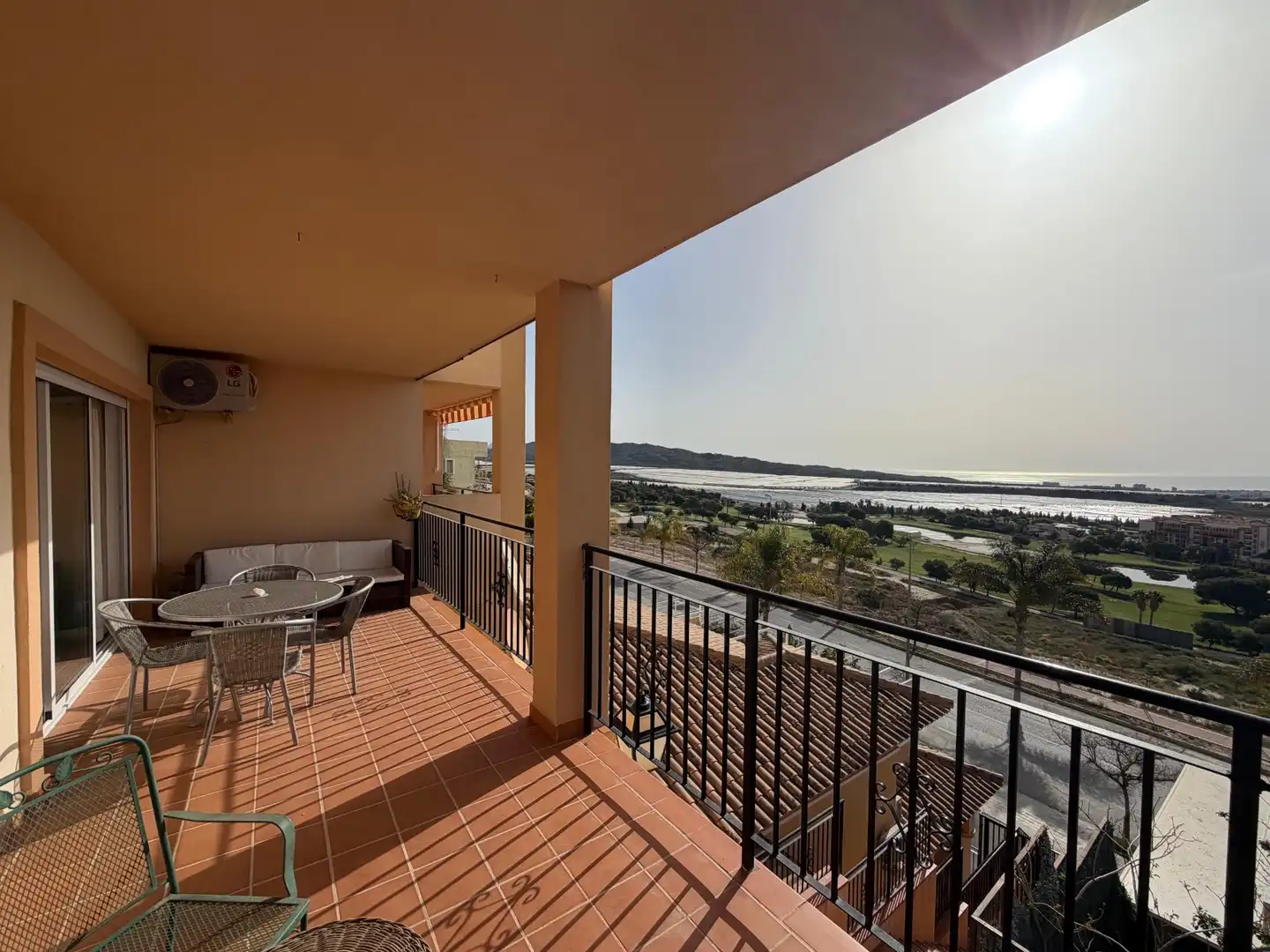 Terraza de Apartamento de alquiler en Mutxamel con Aire acondicionado, Amueblado y Lavadora
