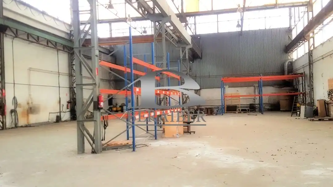 Fabrikhallen zur Miete in Alonsotegi