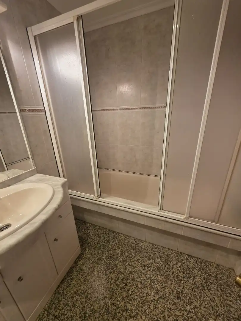 Bany de Pis en venda en Narón amb Calefacció, Traster i Moblat