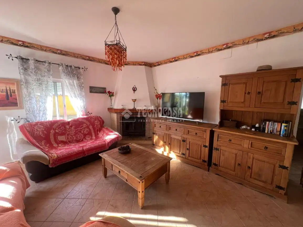 Sala d'estar de Finca rústica en venda en Conil de la Frontera amb Jardí privat, Terrassa i Piscina