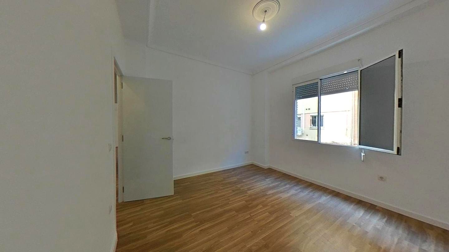 Bedroom of Flat for sale in  Sevilla Capital
