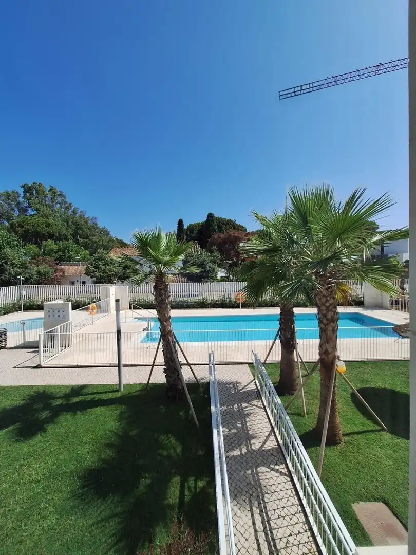 Schwimmbecken von Wohnung zum Verkauf in Marbella mit Klimaanlage, Heizung und Privatgarten