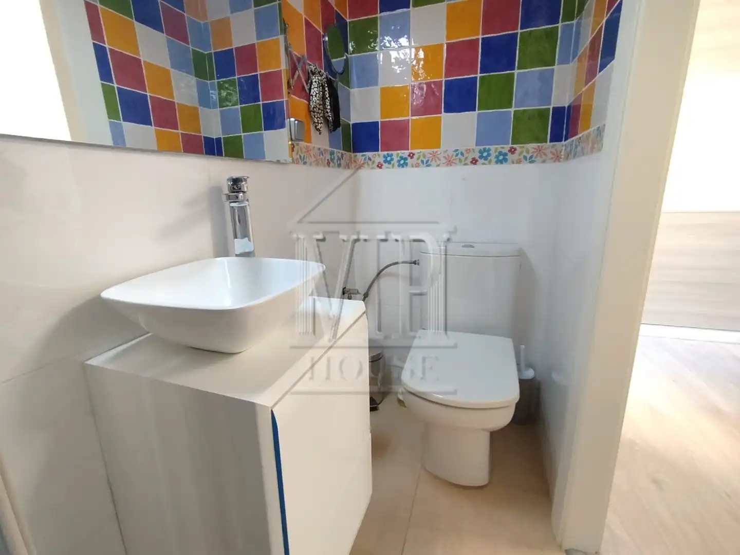 Badezimmer von Einfamilien-Reihenhaus zum Verkauf in Badalona mit Klimaanlage, Heizung und Parkett
