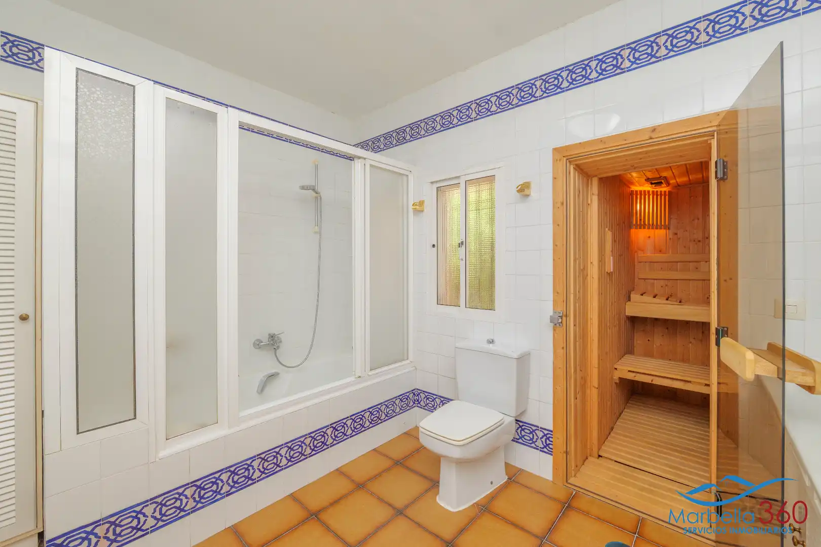 Baño de Casa o chalet en venta en Marbella con Aire acondicionado, Jardín privado y Terraza