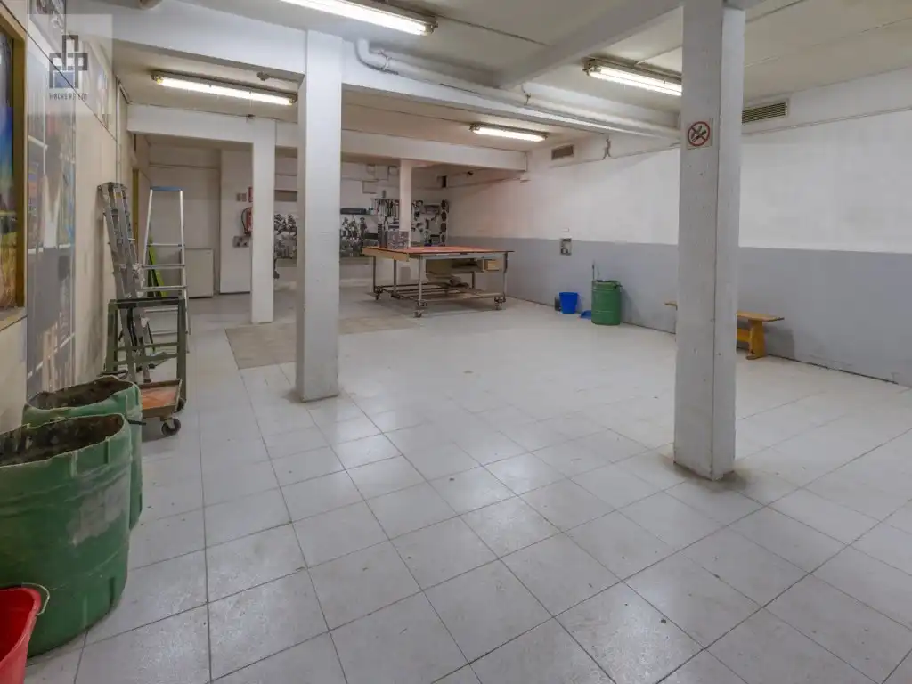 Gewerbefläche zum Verkauf in Calle Pau Claris De