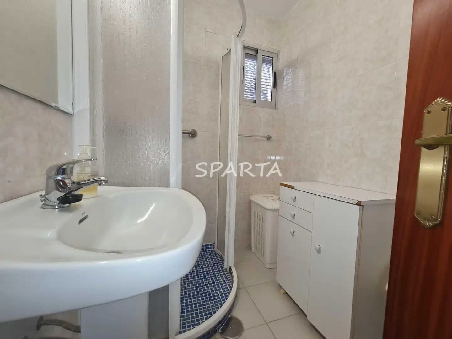 Badezimmer von Country house zum Verkauf in Sanlúcar la Mayor mit Privatgarten, Schwimmbad und Ofen