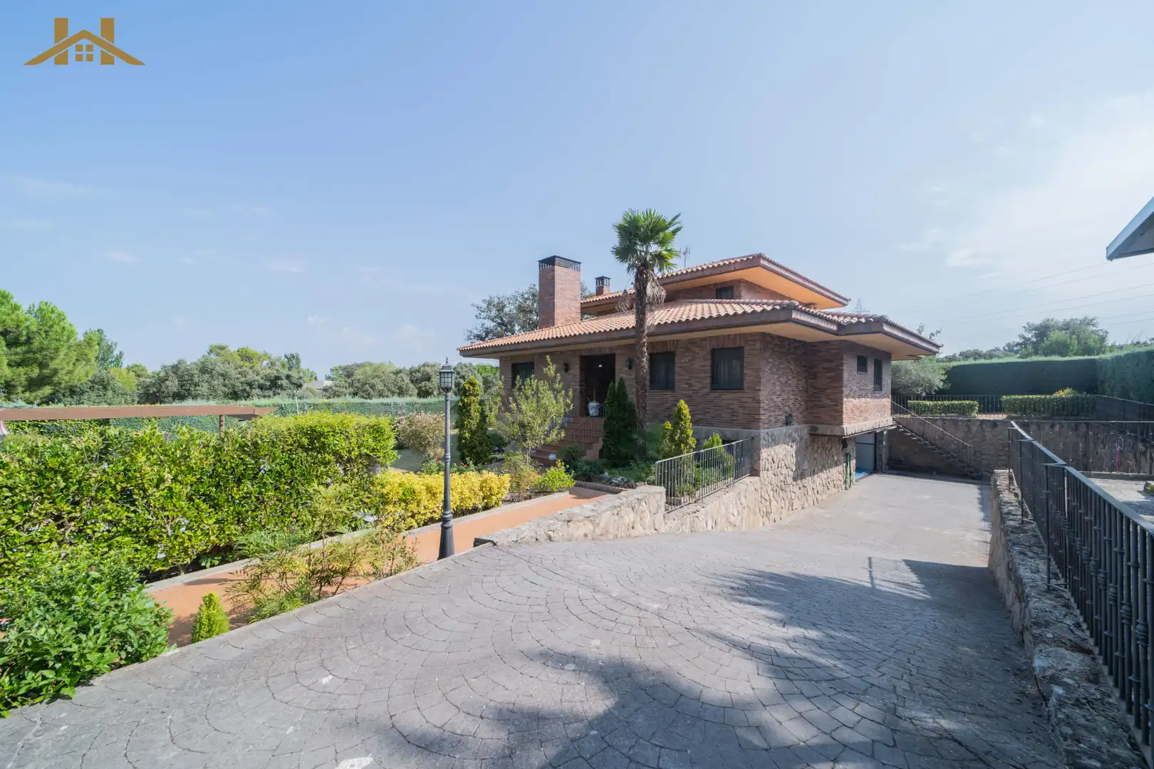 Vista exterior de Casa o xalet en venda en Villaviciosa de Odón amb Moblat