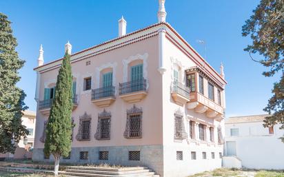 Vista exterior de Casa o xalet en venda en Requena amb Calefacció, Jardí privat i Terrassa