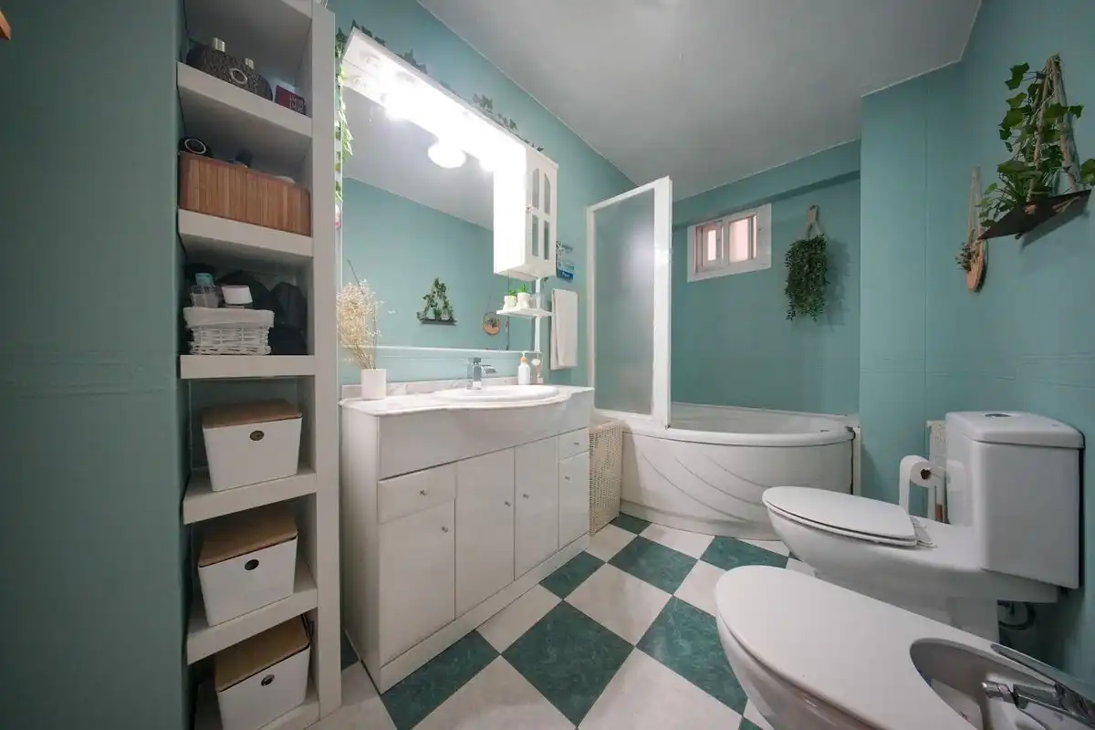 Baño de Planta baja en venta en Móstoles con Calefacción, Jardín privado y Terraza