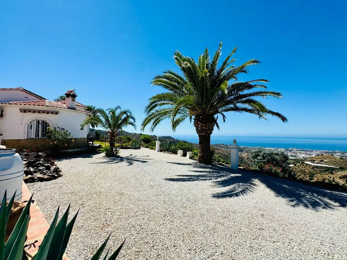 Vista exterior de Casa o xalet en venda en Arenas amb Aire condicionat, Jardí privat i Traster