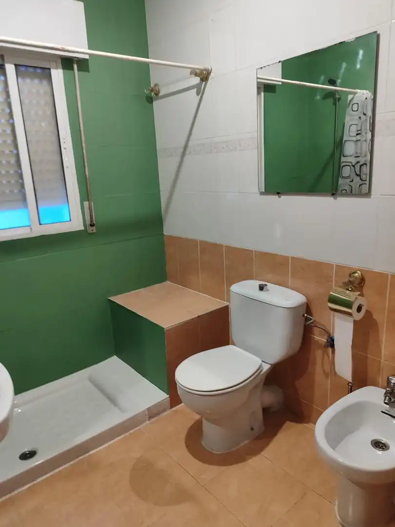 Badezimmer von Wohnung zur Miete in Cáceres mit Terrasse, Möbliert und Balkon
