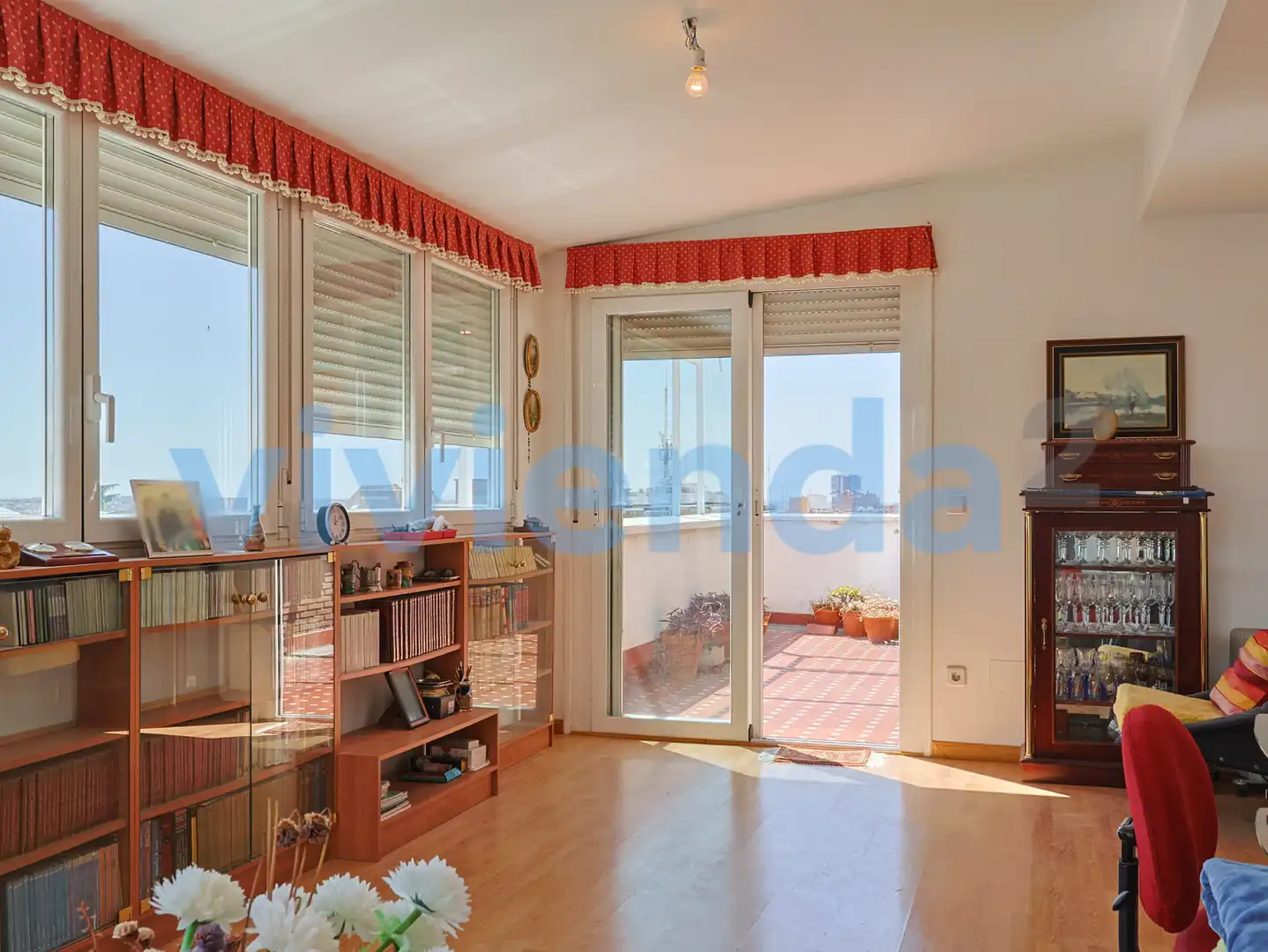 Wohnzimmer von Dachboden zum Verkauf in Madrid mit Klimaanlage, Heizung und Terrasse