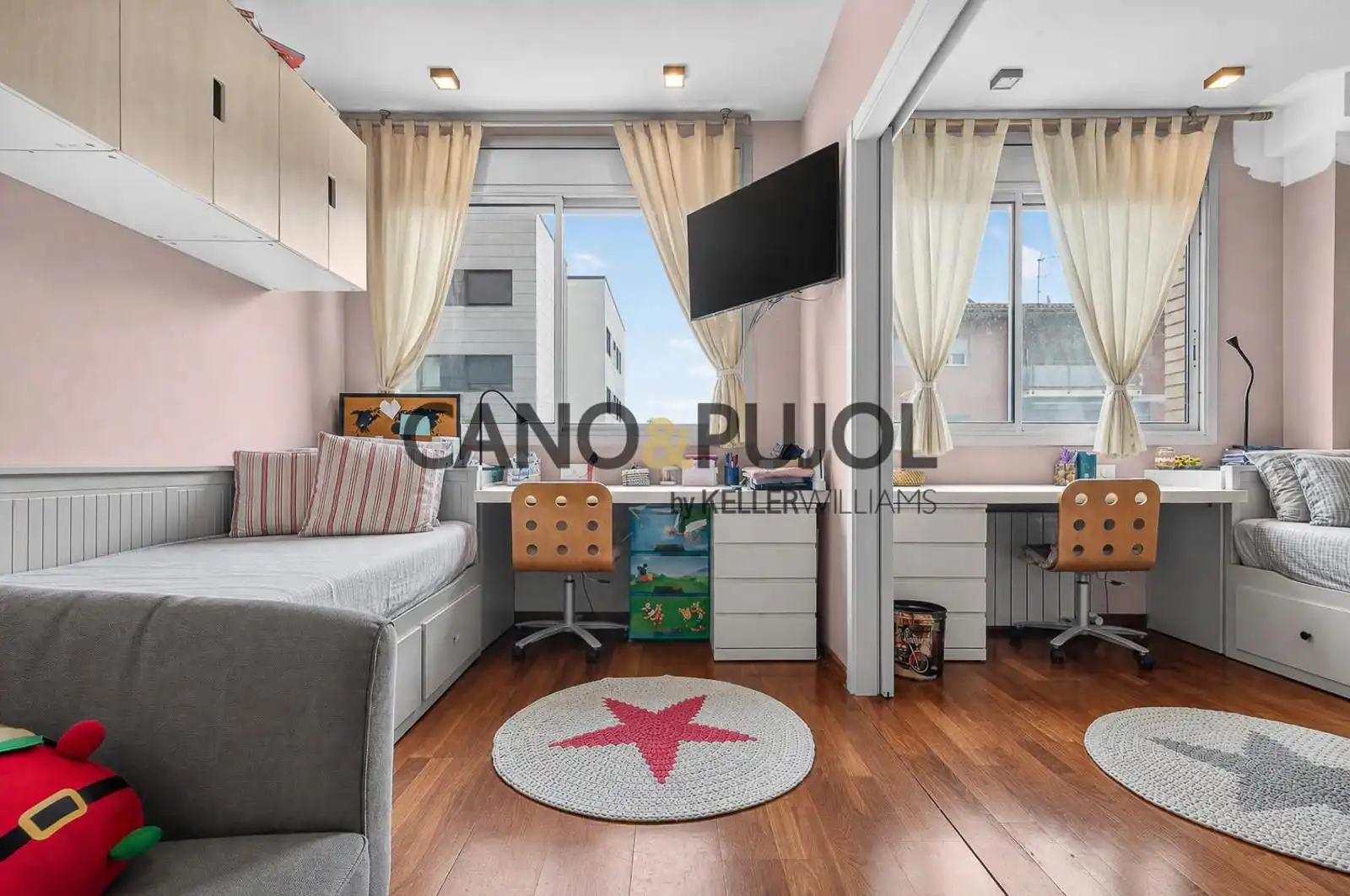 Sala d'estar de Pis en venda en Sant Cugat del Vallès amb Aire condicionat, Calefacció i Parquet