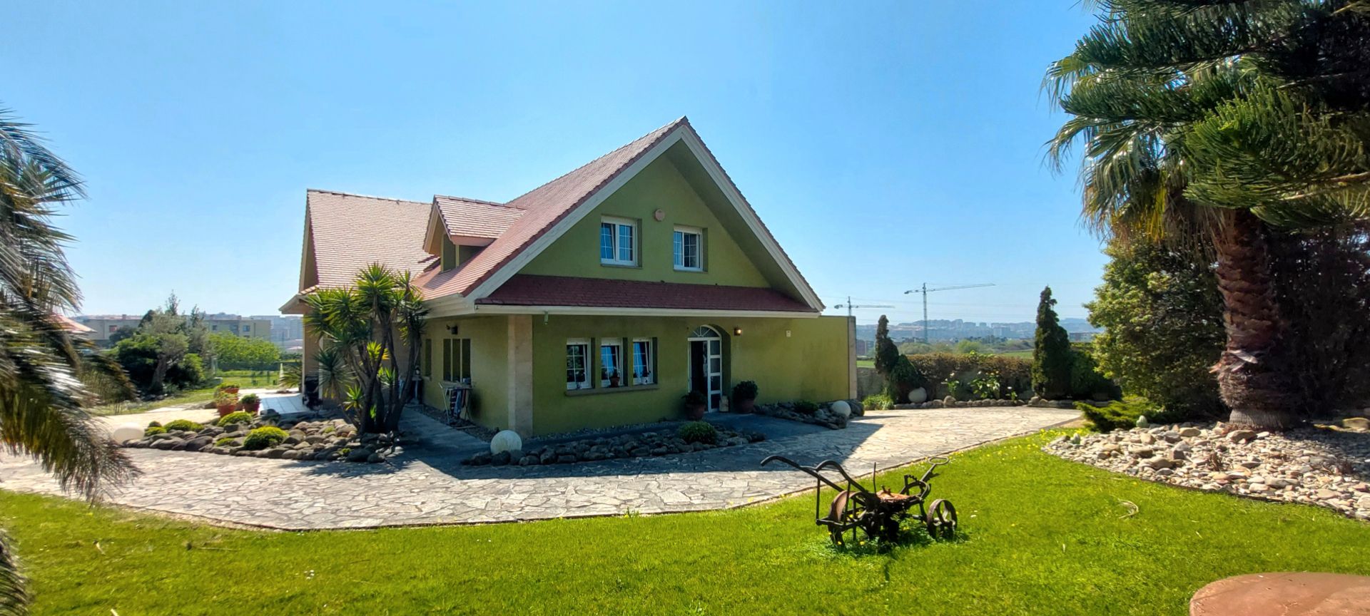Vista exterior de Casa o xalet en venda en Santander amb Aire condicionat, Calefacció i Jardí privat