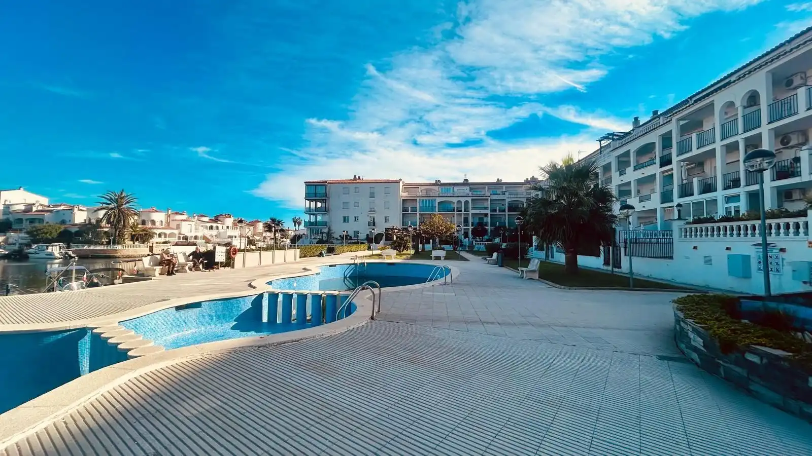 Piscina de Apartamento en venta en Empuriabrava con Aire acondicionado, Terraza y Piscina comunitaria