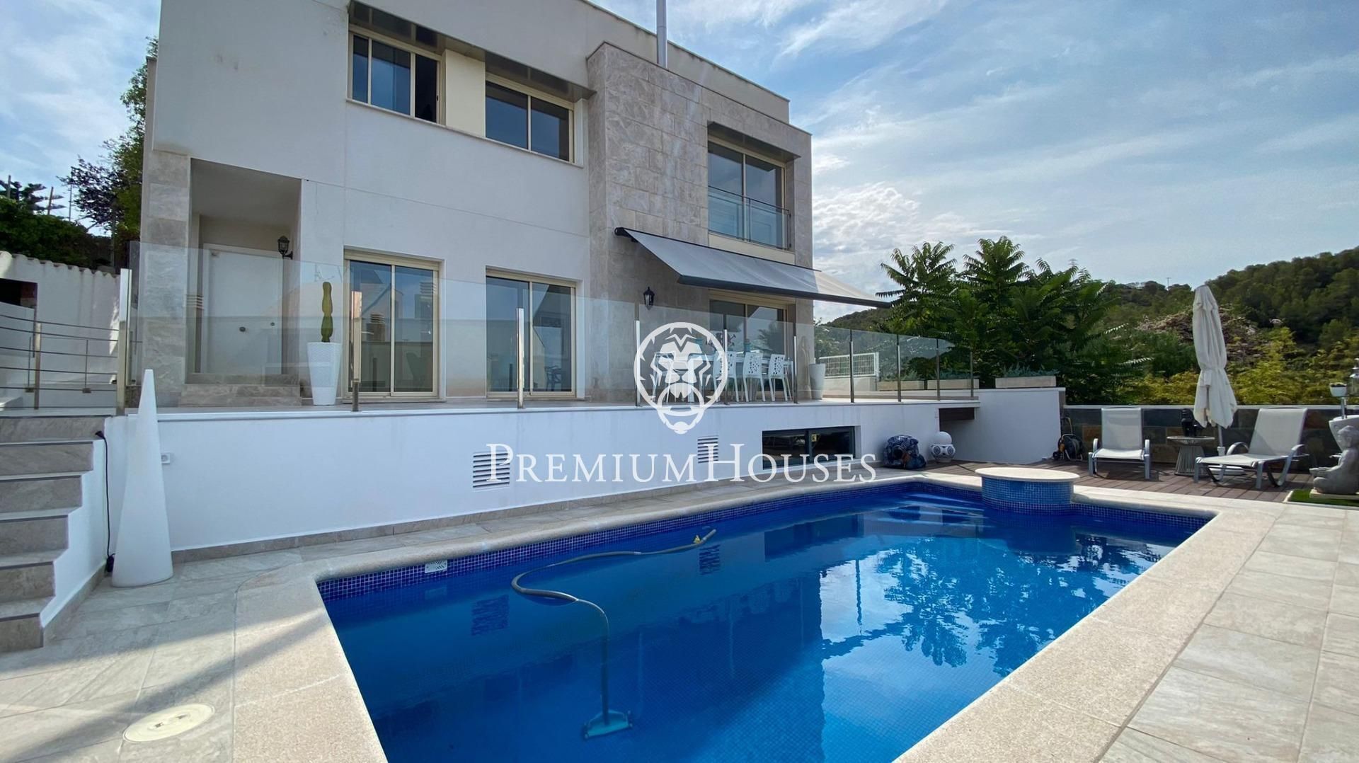 Swimming pool of House or chalet to rent in Sitges  with Air Conditioner, Heating and Private garden