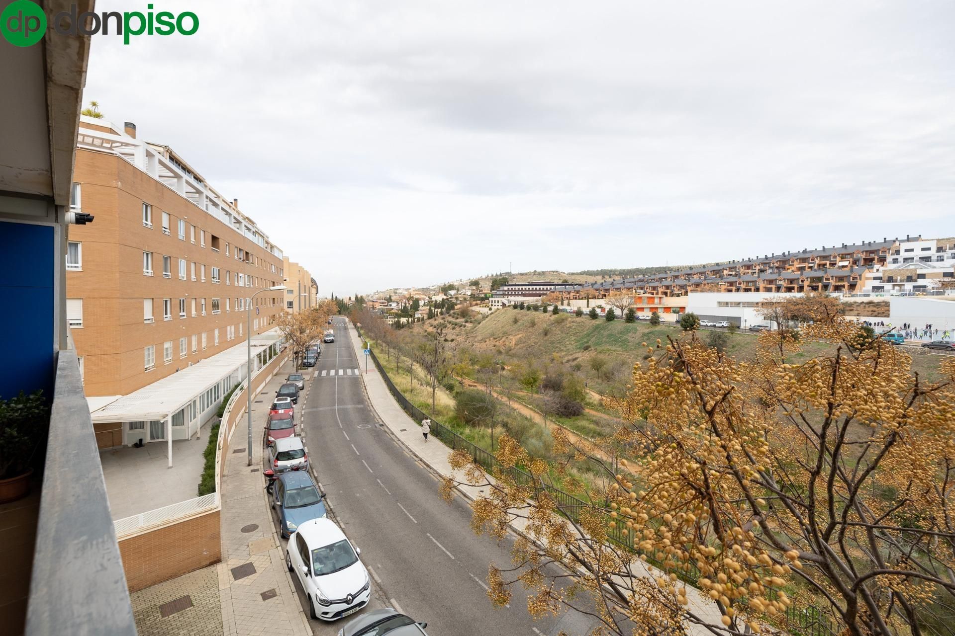 Außenansicht von Wohnung zum Verkauf in  Granada Capital mit Heizung, Terrasse und Balkon